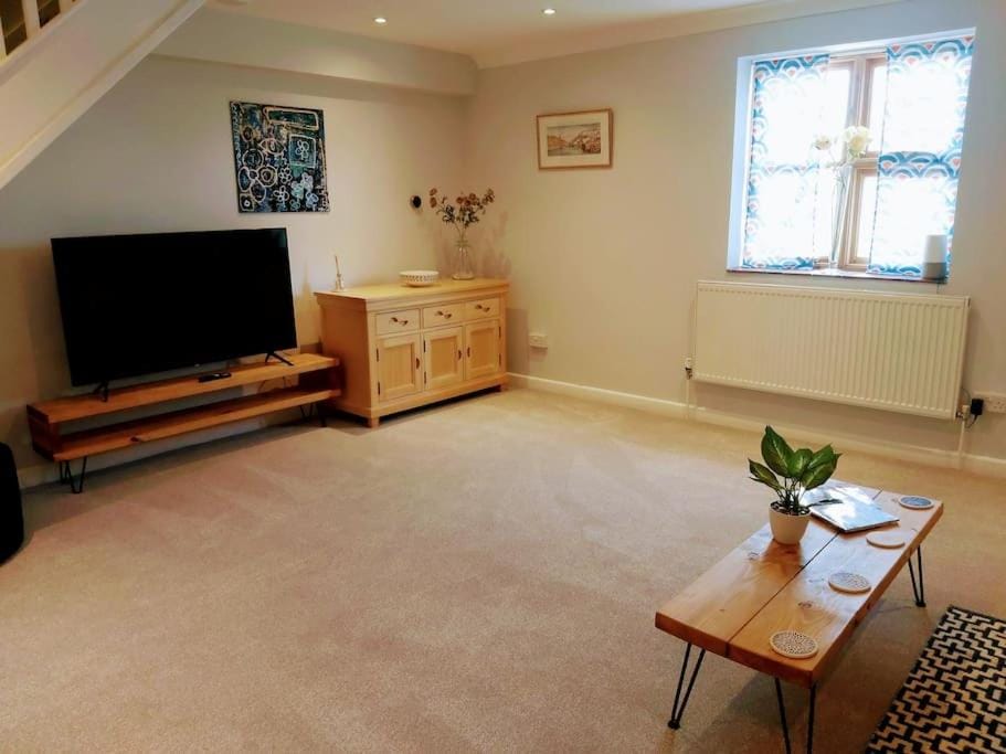 Stunning Cottage on the Edge of the Cotswolds House in Stroud District
