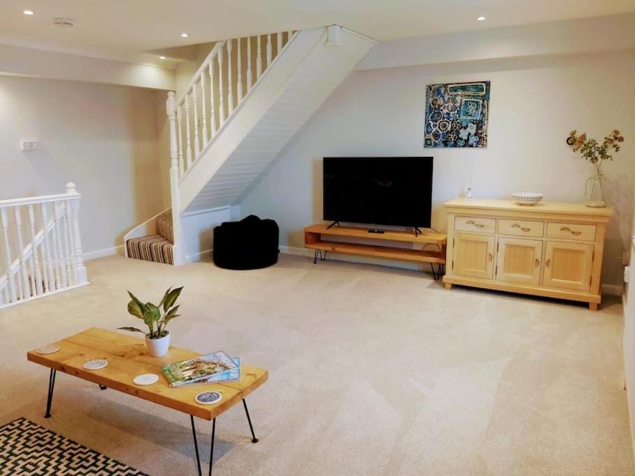 Stunning Cottage on the Edge of the Cotswolds House in Stroud District