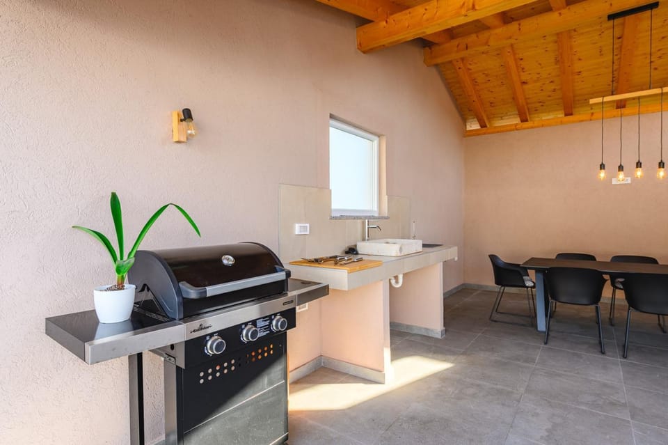 BBQ facilities, Kitchen or kitchenette, Dining area