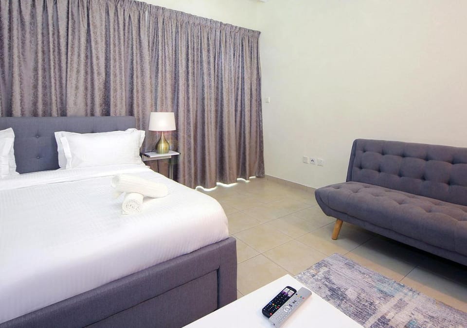 Bed, Seating area