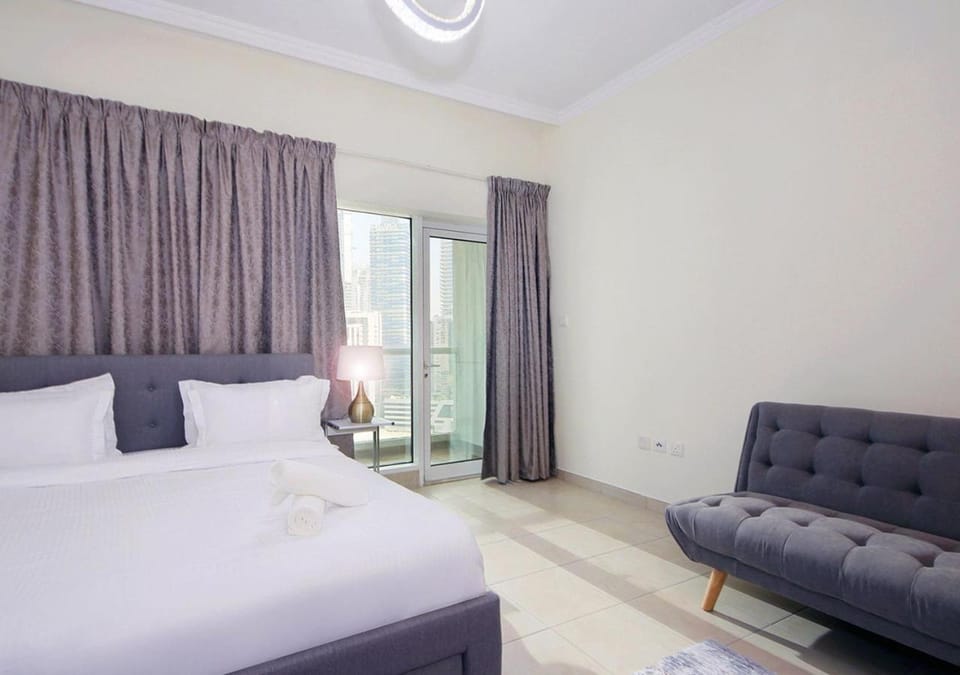 Bed, Seating area