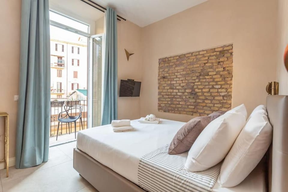 Bed, TV and multimedia, Bedroom