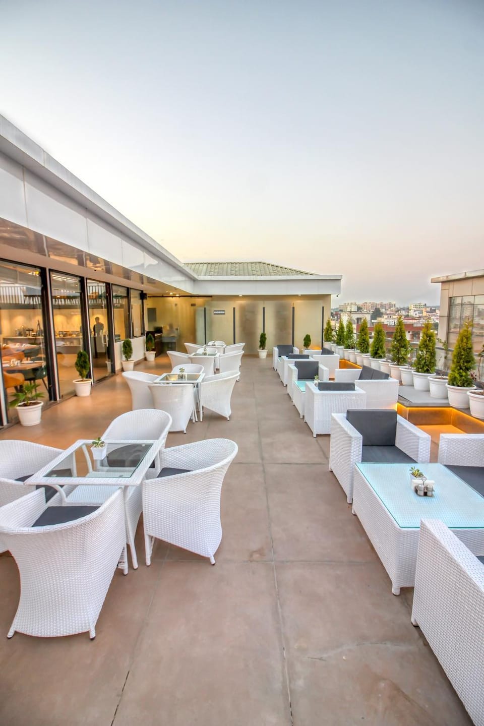 Restaurant/places to eat, Balcony/Terrace, Balcony/Terrace, Seating area