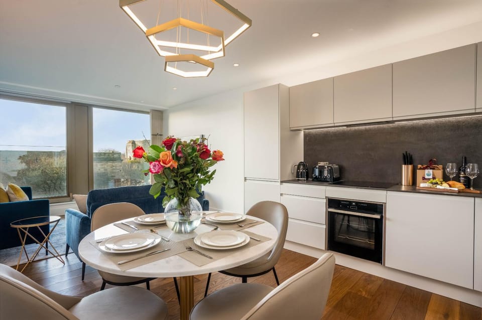 Dining area, kitchen