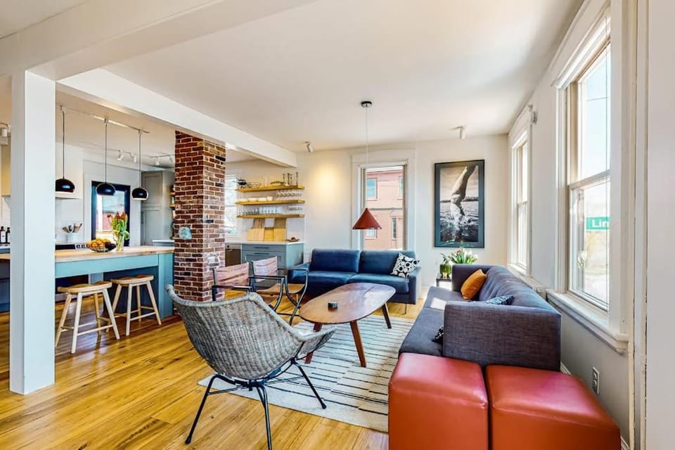 Kitchen or kitchenette, Living room, Seating area