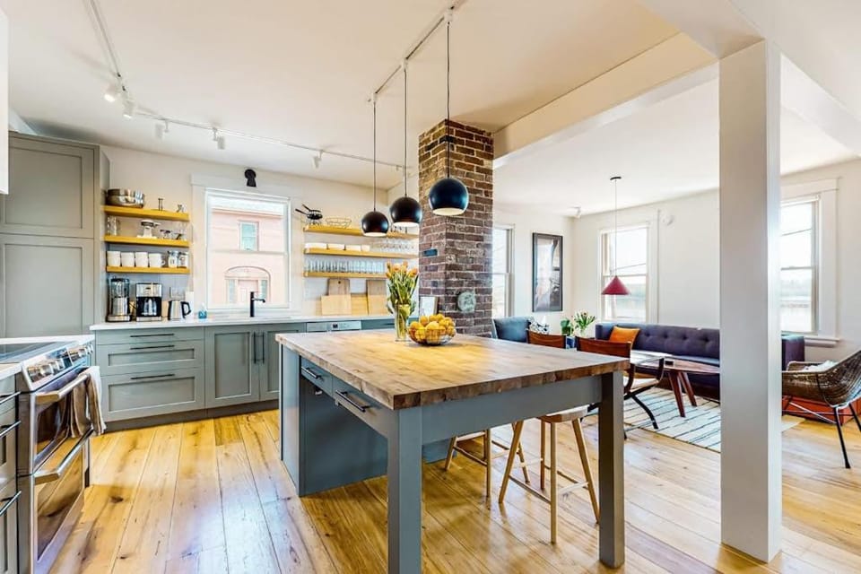 Coffee/tea facilities, Kitchen or kitchenette, Seating area, Dining area, kitchen