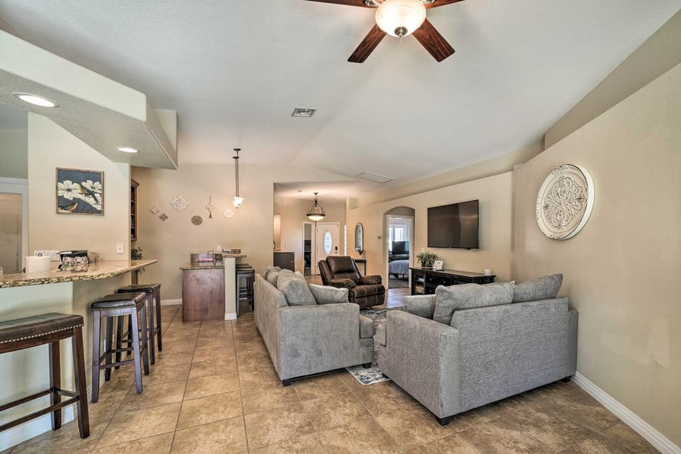 3 Mi to Lake: Lake Havasu Home w/ Pool! House in Lake Havasu City