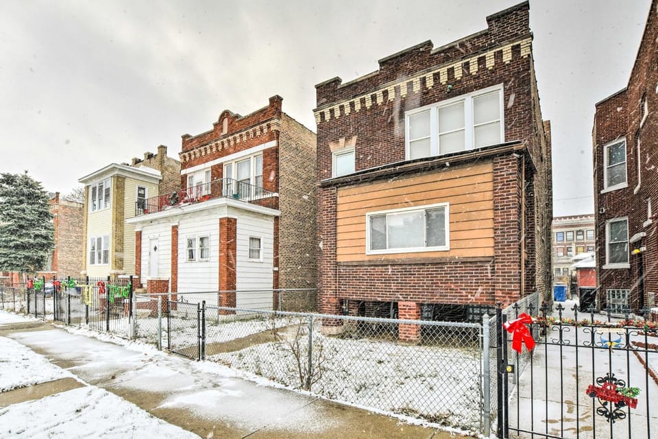 Quiet Chicago Townhome: Walk to Subway Stations House in Chicago