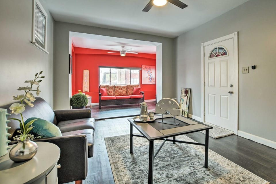 Quiet Chicago Townhome: Walk to Subway Stations House in Chicago