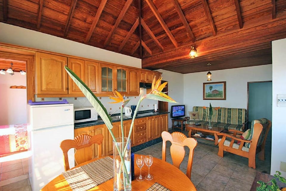 TV and multimedia, Kitchen or kitchenette, Living room, Dining area, minibar