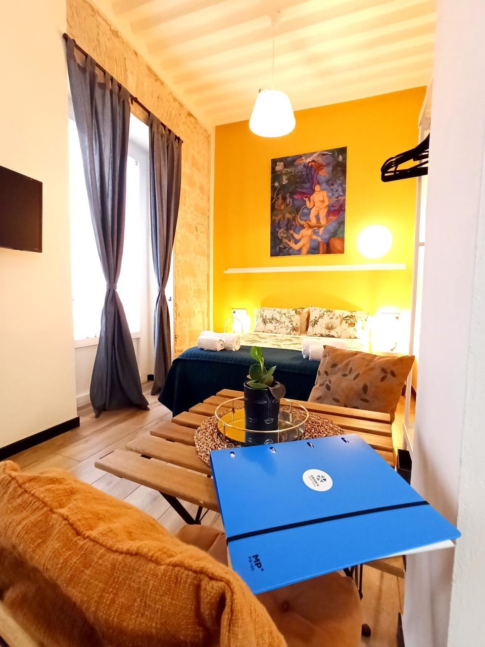 Bed, Living room