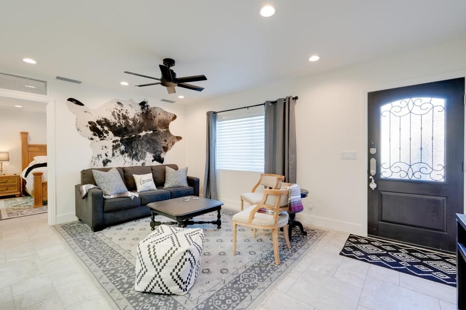 Luxe Getaway w/ Fire Pit - Near TPC Scottsdale! House in Scottsdale