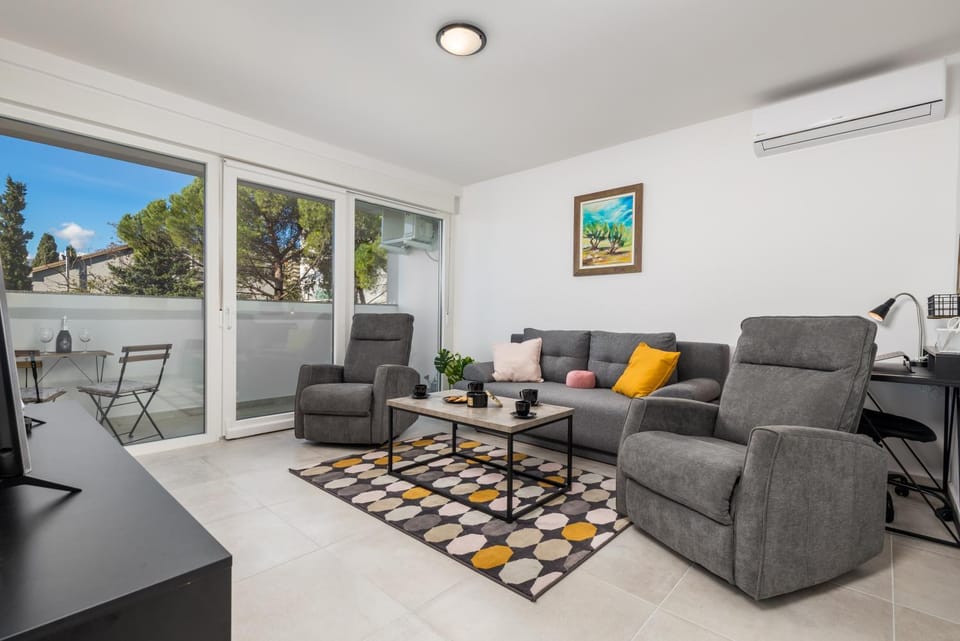 TV and multimedia, Living room, Seating area