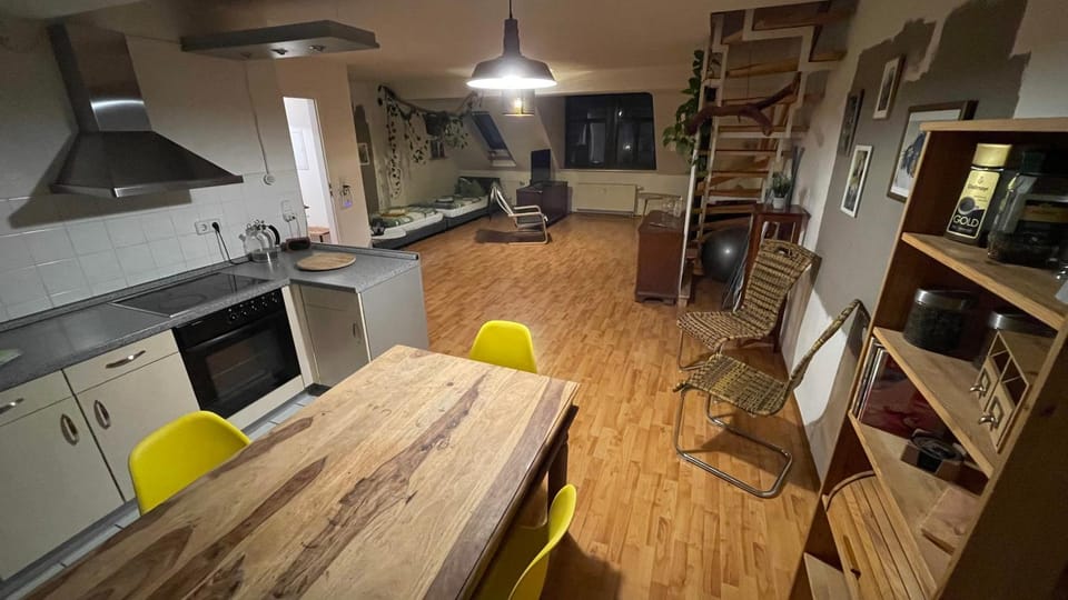 Kitchen or kitchenette, Living room, Seating area, Dining area
