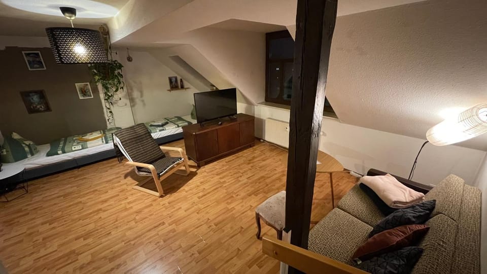 Bed, TV and multimedia, Living room, Seating area
