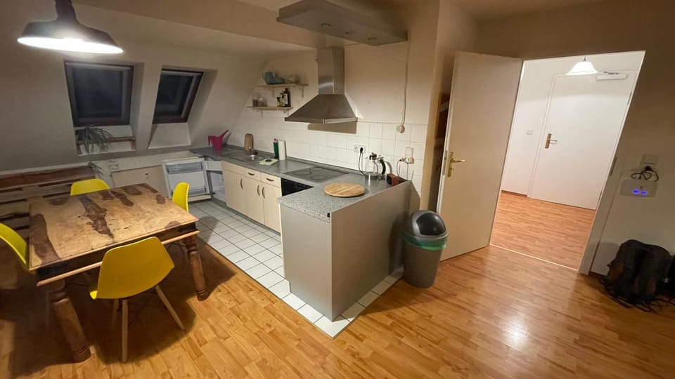 Kitchen or kitchenette, Seating area, Dining area, stove