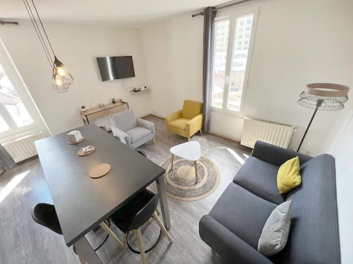 Living room, Seating area