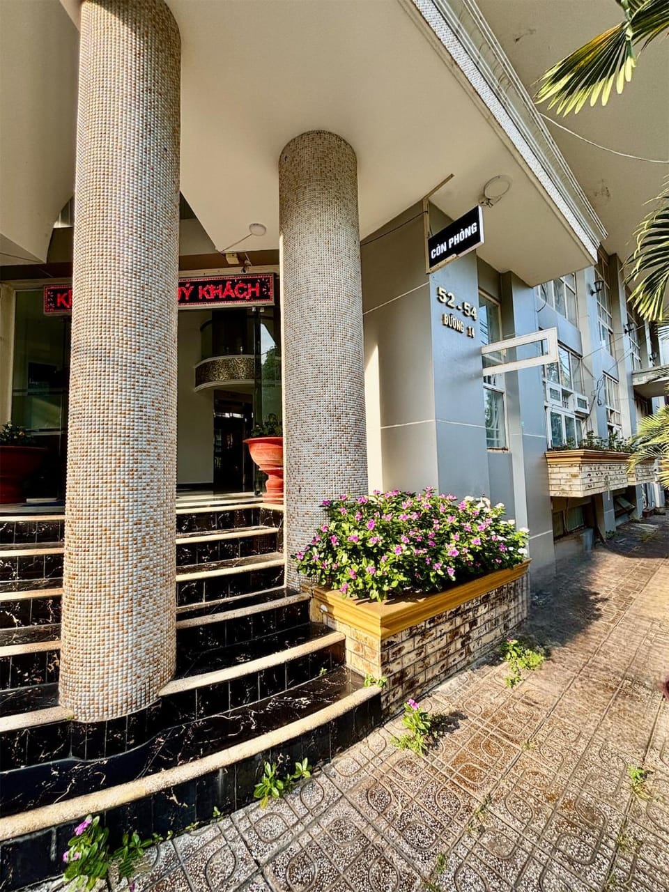 Facade/entrance