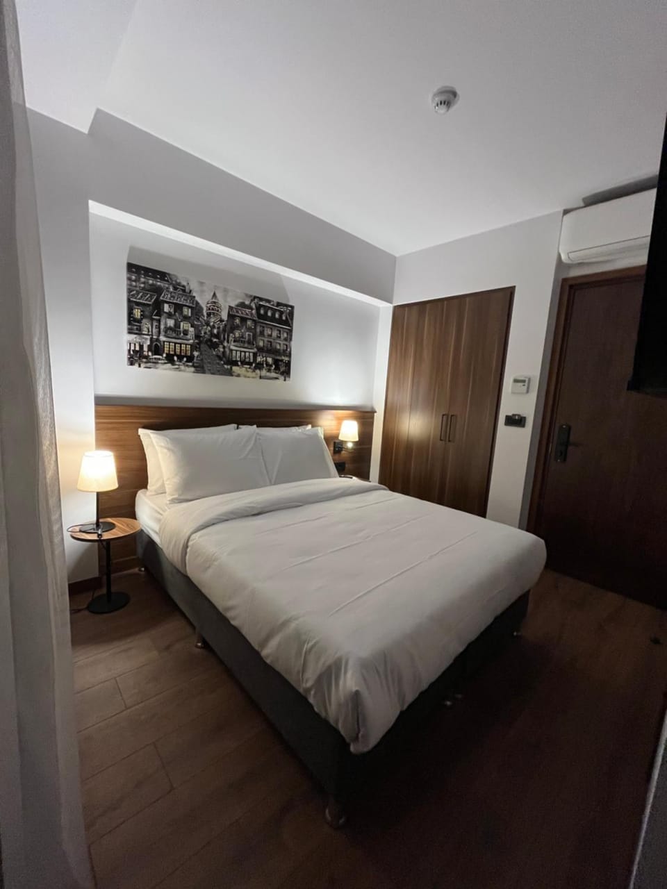Bed, Photo of the whole room, Bedroom, wardrobe