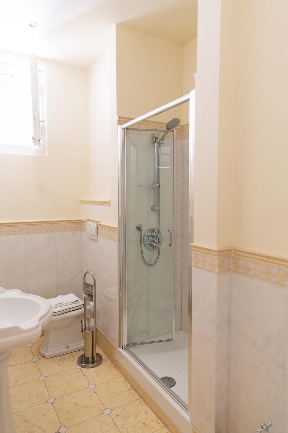 Classic 1BR Outside ZTL & 10 min from Center Apartment in Florence