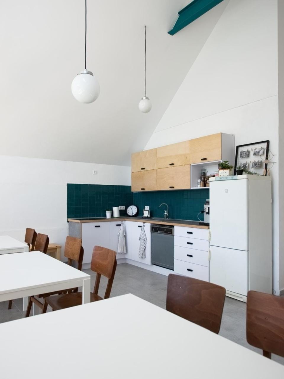 Kitchen or kitchenette, Dining area, minibar, stove