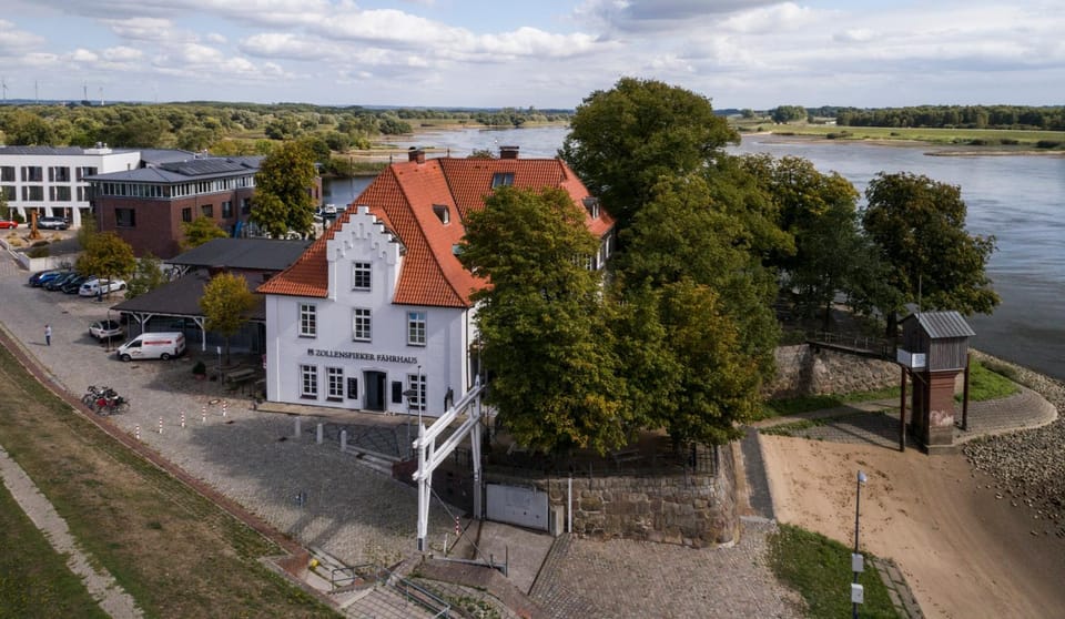 Property building, Bird's eye view, Parking