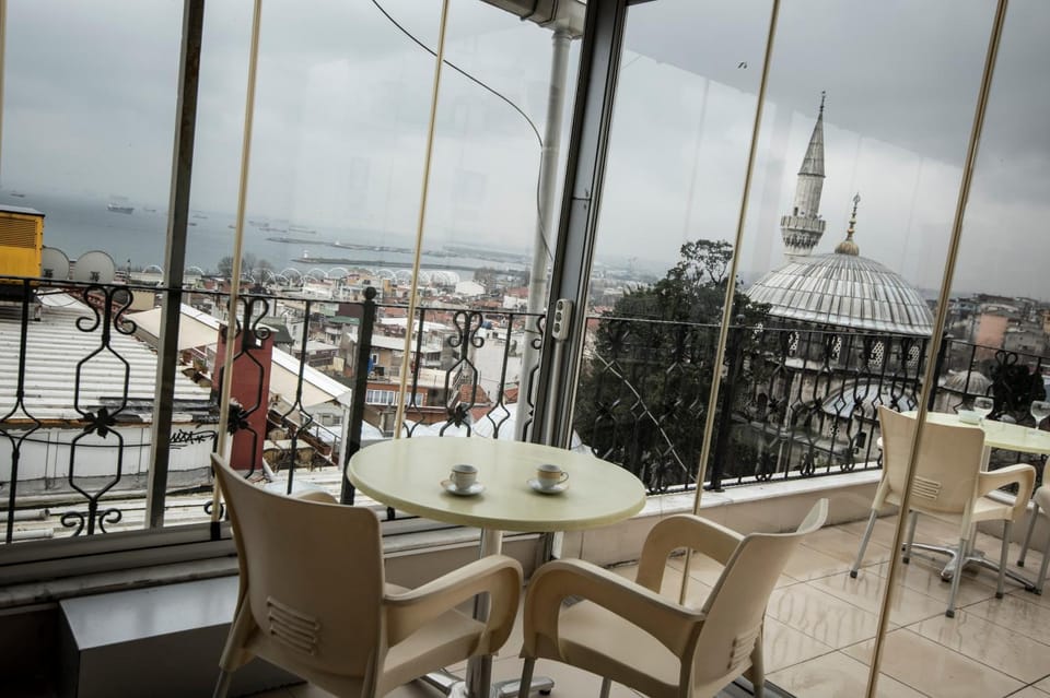 View (from property/room), Balcony/Terrace, Seating area, City view, Sea view