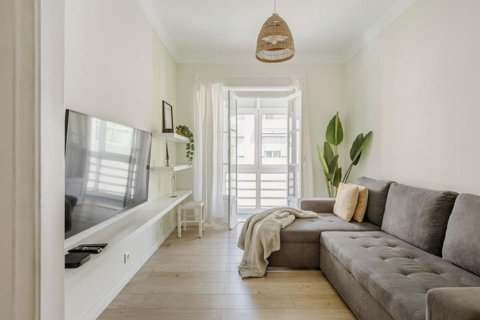 Boho Chic 2 bedroom gem 10 min from dowtown free parking Apartment in Lisbon District