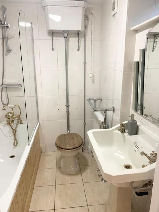 Shower, Toilet, Bathroom, Bath