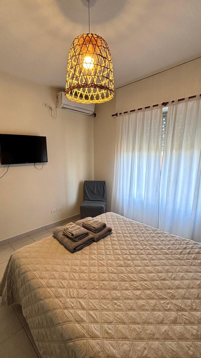Bed, TV and multimedia, Bedroom