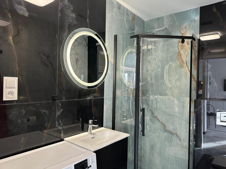 Shower, Bathroom