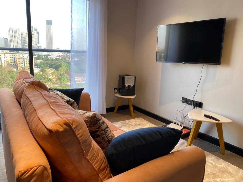 Communal lounge/ TV room, TV and multimedia, Living room, Seating area, Evening entertainment