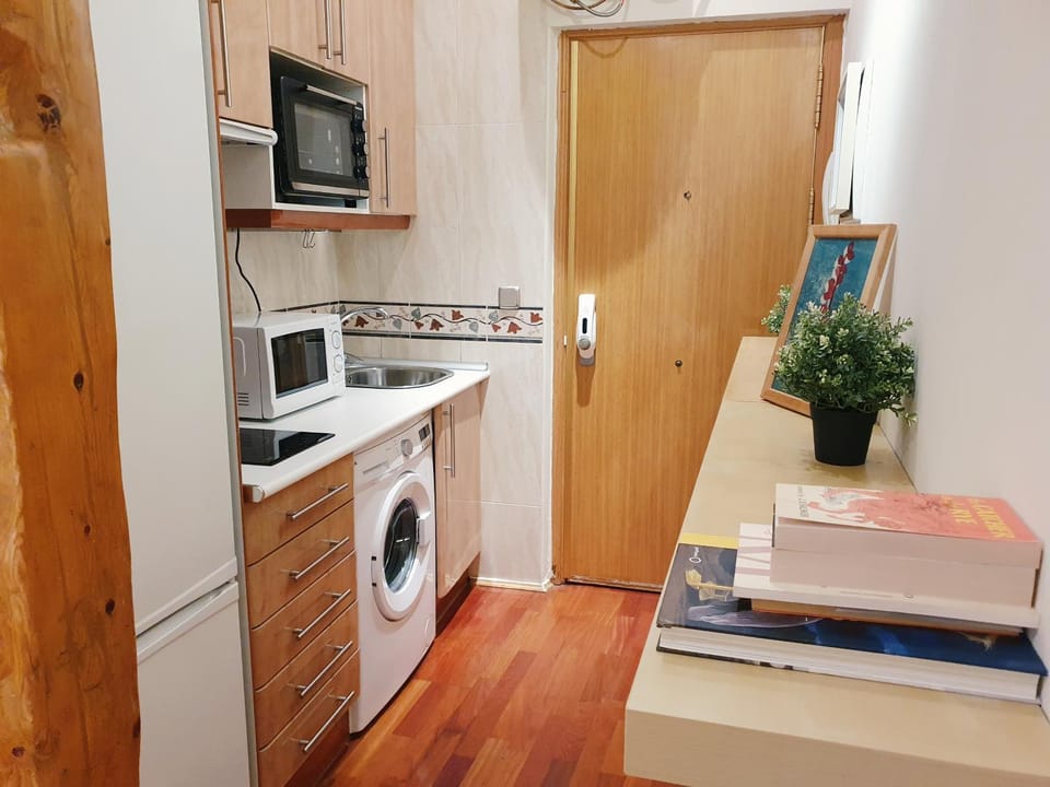 Enjoy a cosy studio in Malasaña BAR Apartment in Centro