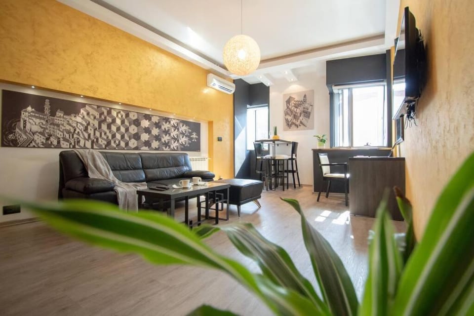 Green Central Studio Apartment in Novi Sad