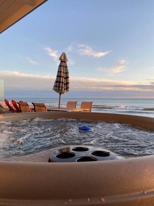 ON THE SAND!! Private Beach! OCEAN FRONT HOT TUB!! House in Capistrano Beach