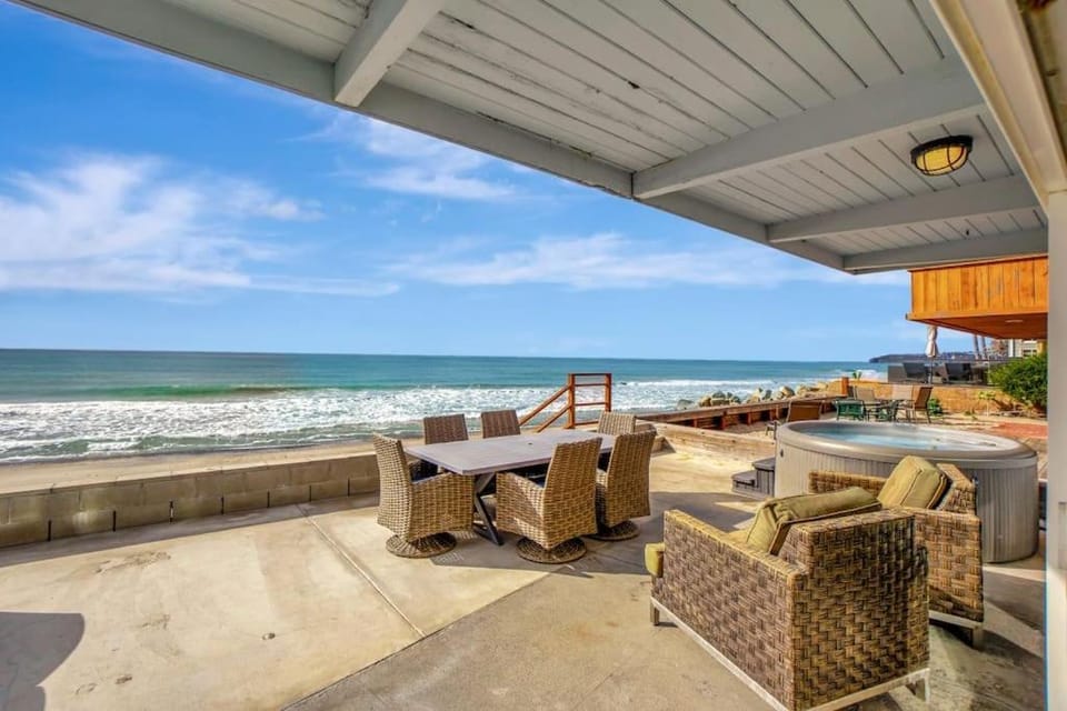 ON THE SAND!! Private Beach! OCEAN FRONT HOT TUB!! House in Capistrano Beach
