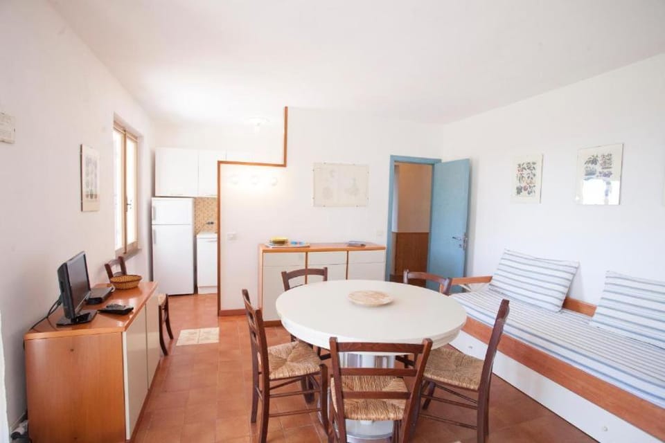TV and multimedia, Living room, Seating area, Dining area, hair dresser