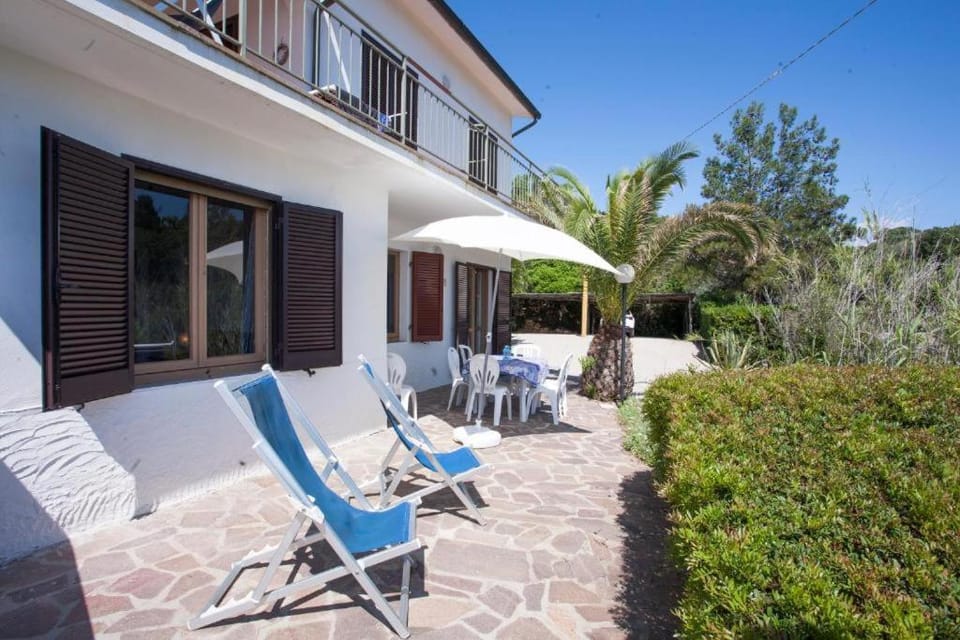 Property building, Day, Garden, View (from property/room), Balcony/Terrace, Garden view, sunbed