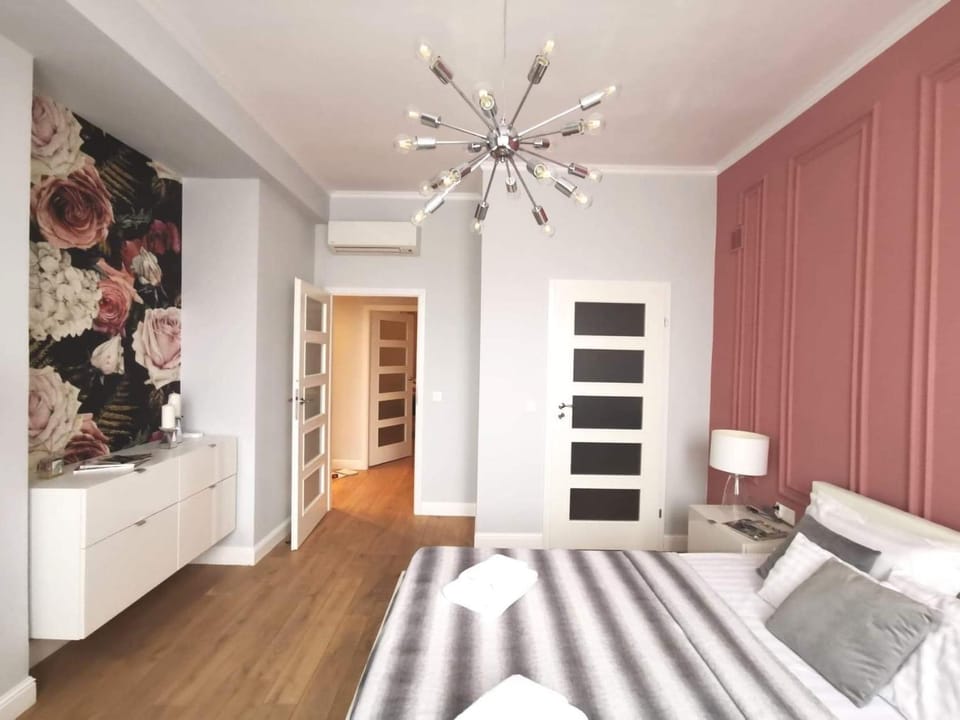 Bed, Photo of the whole room, Bedroom, towels, wardrobe