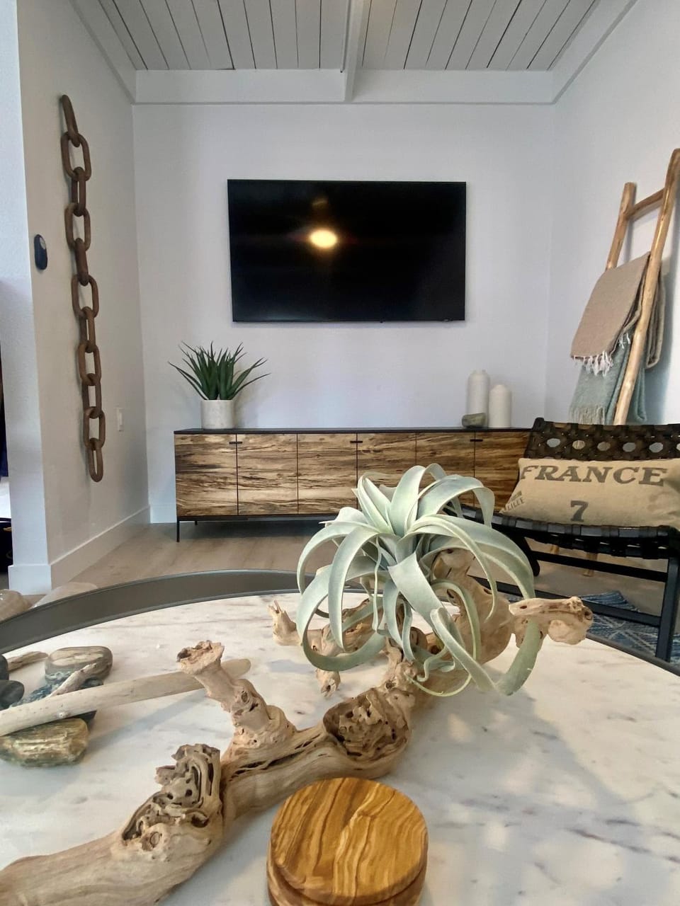 TV and multimedia, Decorative detail