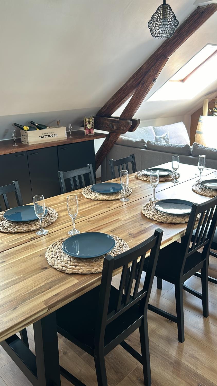 Seating area, Dining area