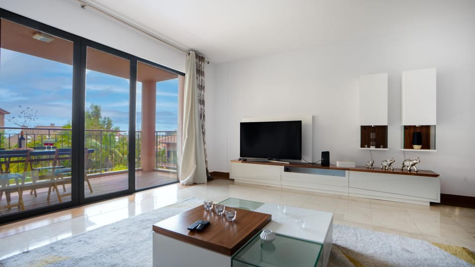 Deluxe Living by LovelyStay Apartment in Funchal