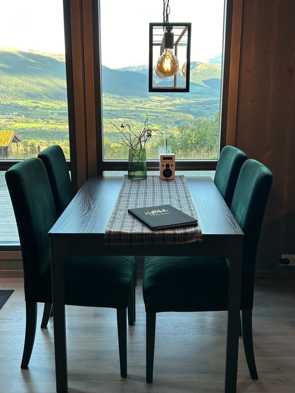 Summer, Dining area