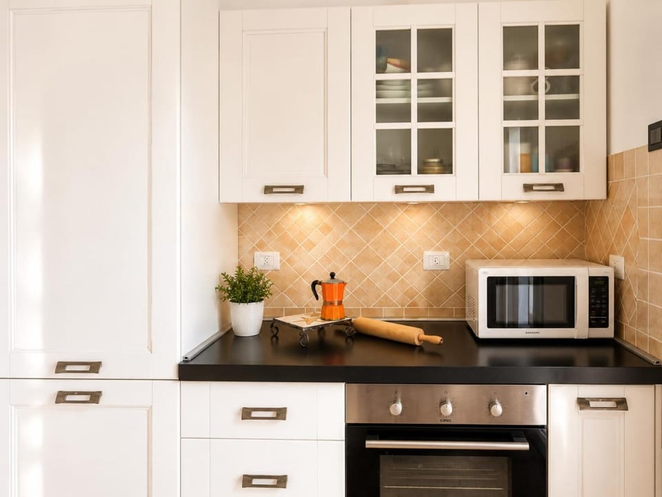 Kitchen or kitchenette, oven