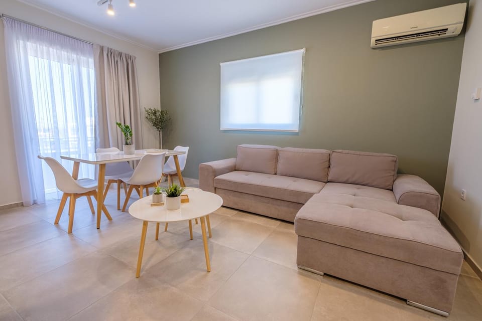 Living room, Dining area, air conditioner