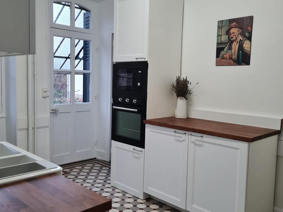Maison années 30 avec jardin, piscine, proximité Loire, 4 chambres, vélos, idéale familles/amis - FR-1-590-261 House in Centre-Val de Loire