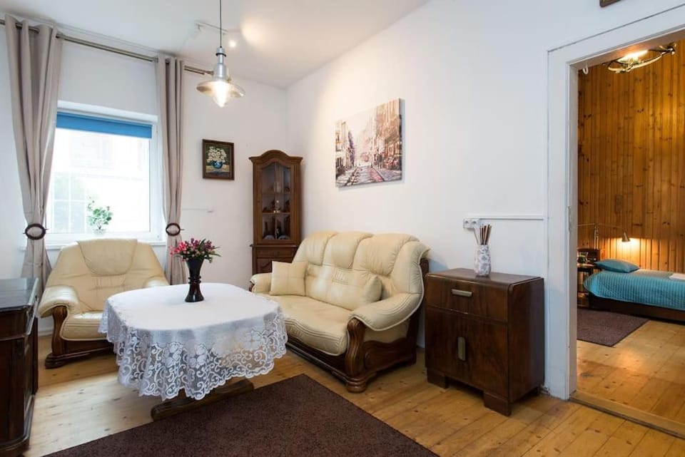 Big Cosy RETRO Apt, FREE PARKING, 15min OldTown & Kazimierz - by Homelike Krakow Apartment in Krakow