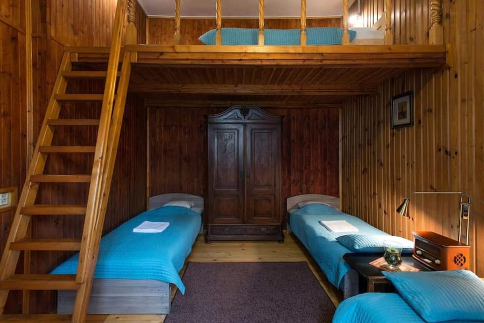 Big Cosy RETRO Apt, FREE PARKING, 15min OldTown & Kazimierz - by Homelike Krakow Apartment in Krakow