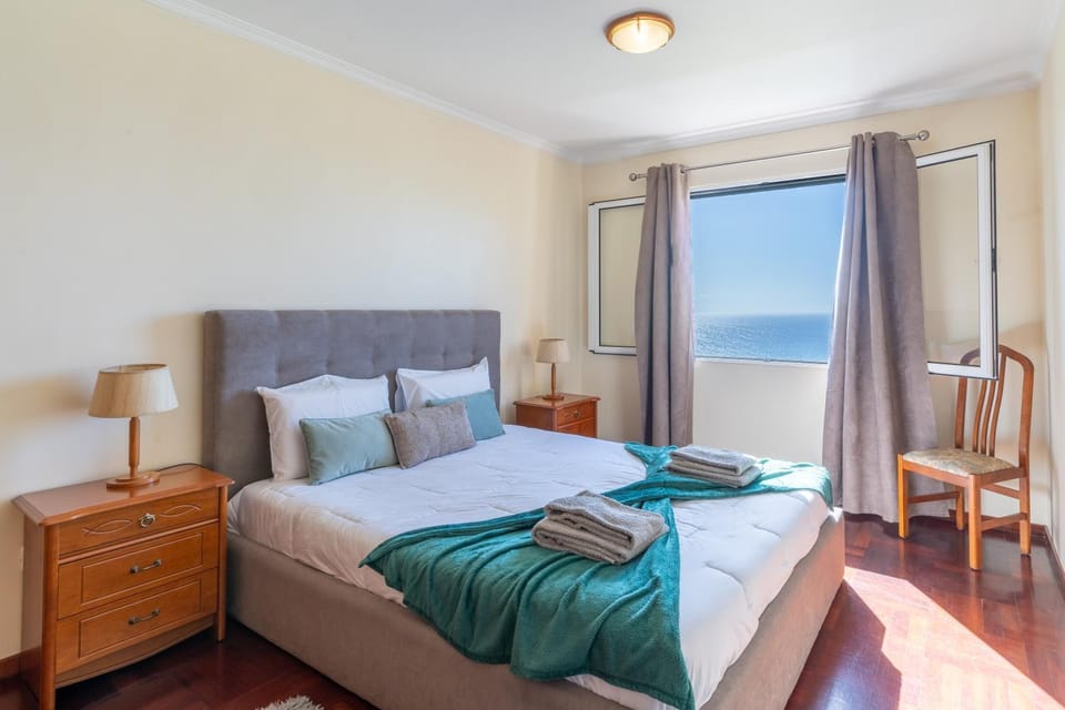 Bed, Natural landscape, Photo of the whole room, Bedroom, Sea view, towels