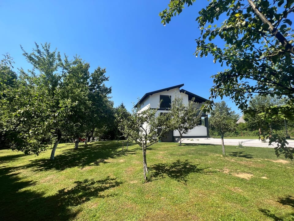 Property building, Spring, Day, Natural landscape, Garden, Garden view